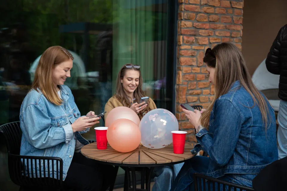 Guests around a table set with balloons